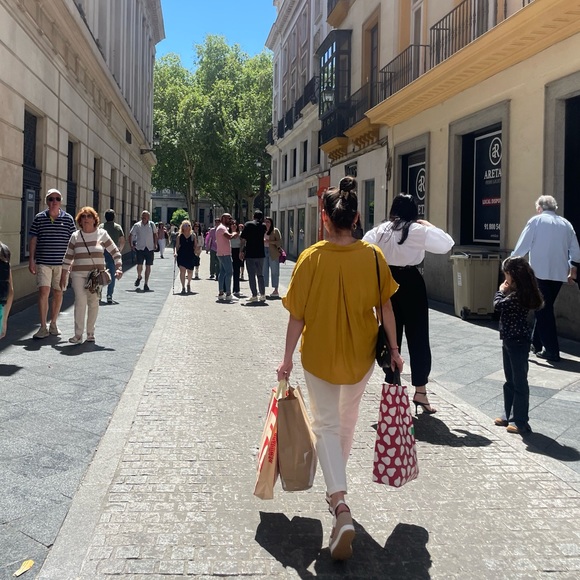 Hello, I’m your Posher, Shelly 🫶🏻 - Picture 2 of 3